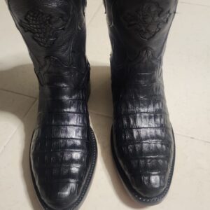bota negra caiman